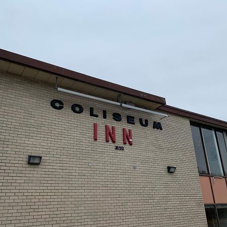Coliseum Inn & Suites - Garden City Long Island East Meadow Exterior photo